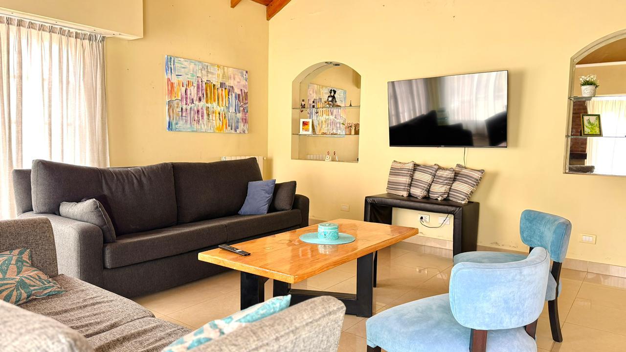 Casa Olivo Parrilla, Jardín y Cochera doble |  Frente al Parque - miniatura 3