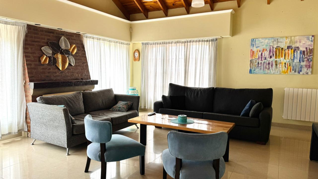 Casa Olivo Parrilla, Jardín y Cochera doble |  Frente al Parque - miniatura 4