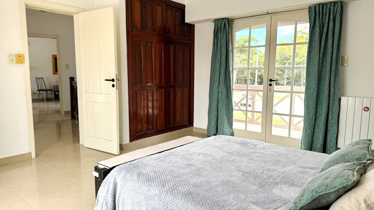 Casa Olivo Parrilla, Jardín y Cochera doble |  Frente al Parque - miniatura 15