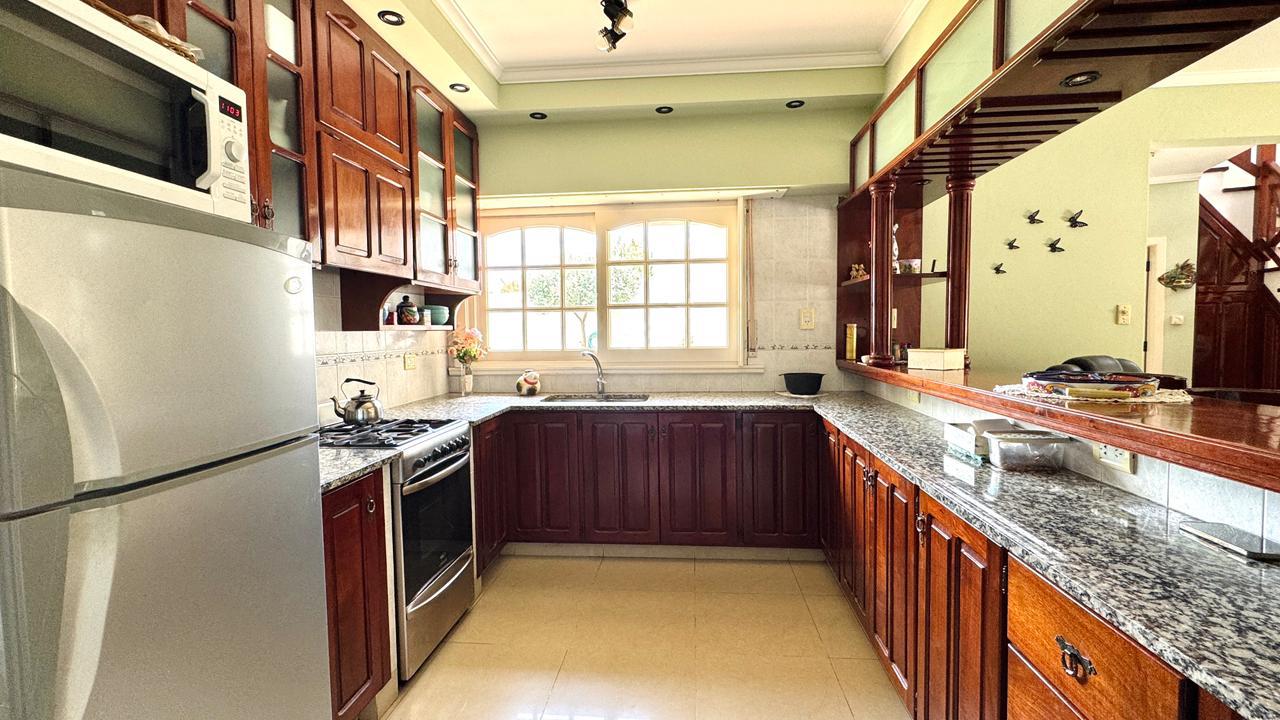 Casa Olivo Parrilla, Jardín y Cochera doble |  Frente al Parque - miniatura 11