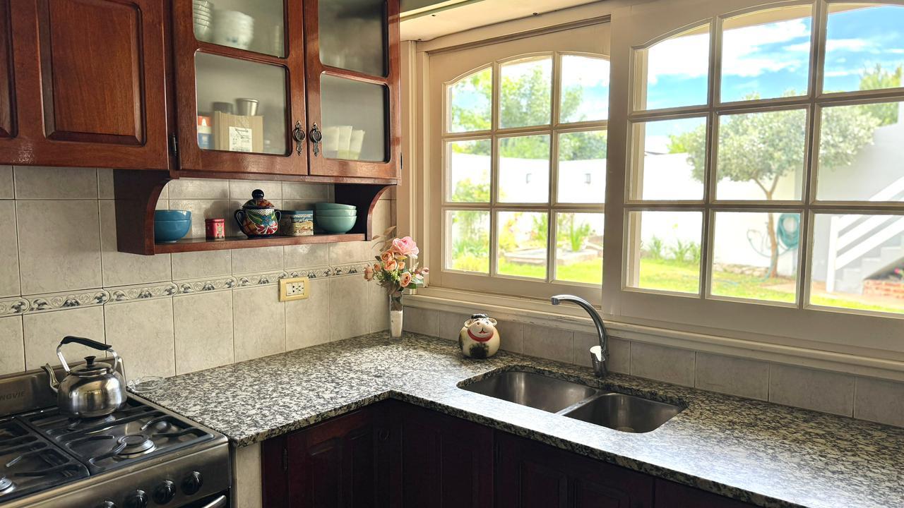 Casa Olivo Parrilla, Jardín y Cochera doble |  Frente al Parque - miniatura 13