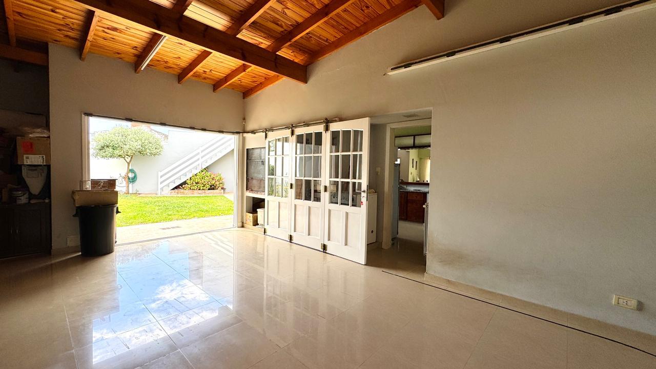 Casa Olivo Parrilla, Jardín y Cochera doble |  Frente al Parque - miniatura 26
