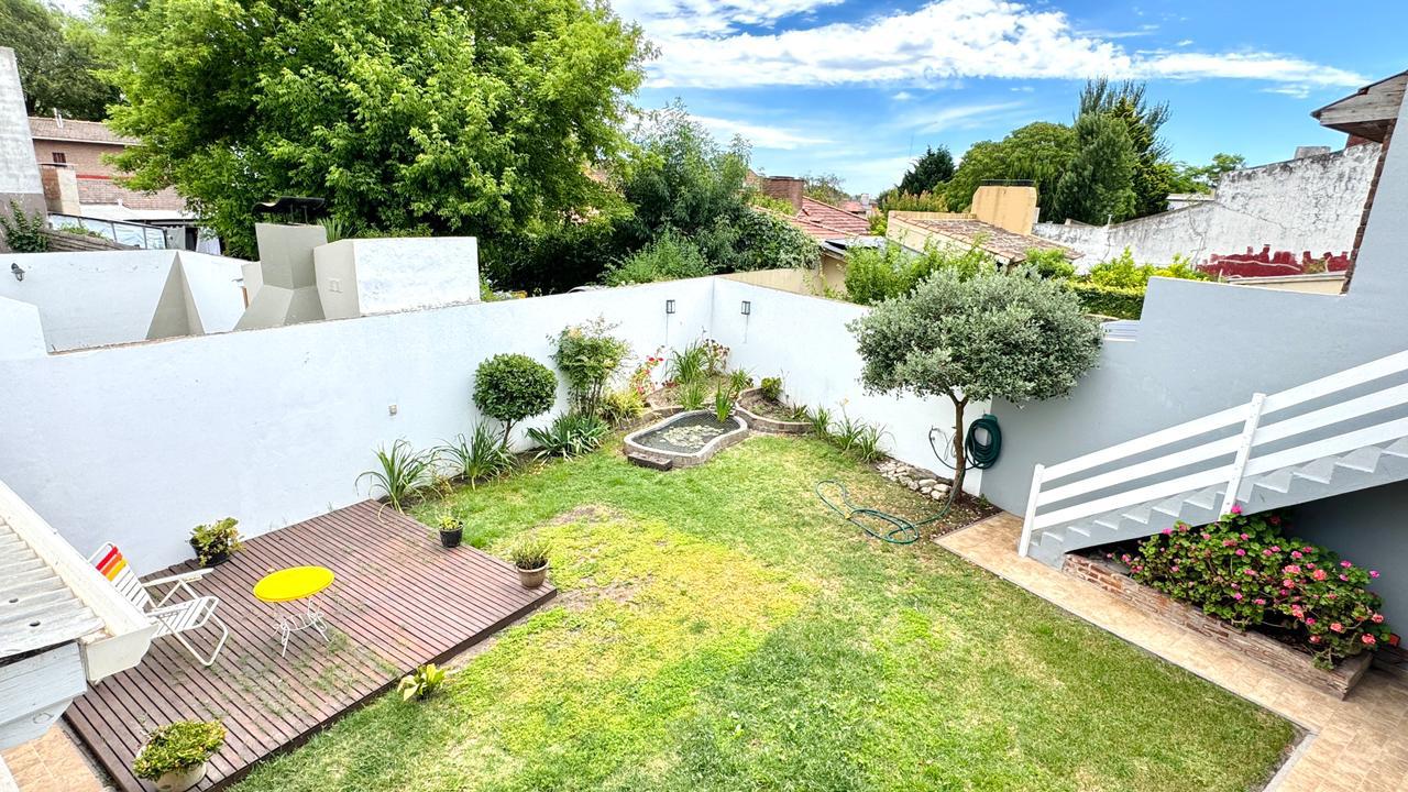 Casa Olivo Parrilla, Jardín y Cochera doble |  Frente al Parque - miniatura 5