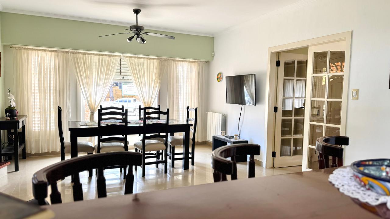 Casa Olivo Parrilla, Jardín y Cochera doble |  Frente al Parque - miniatura 10