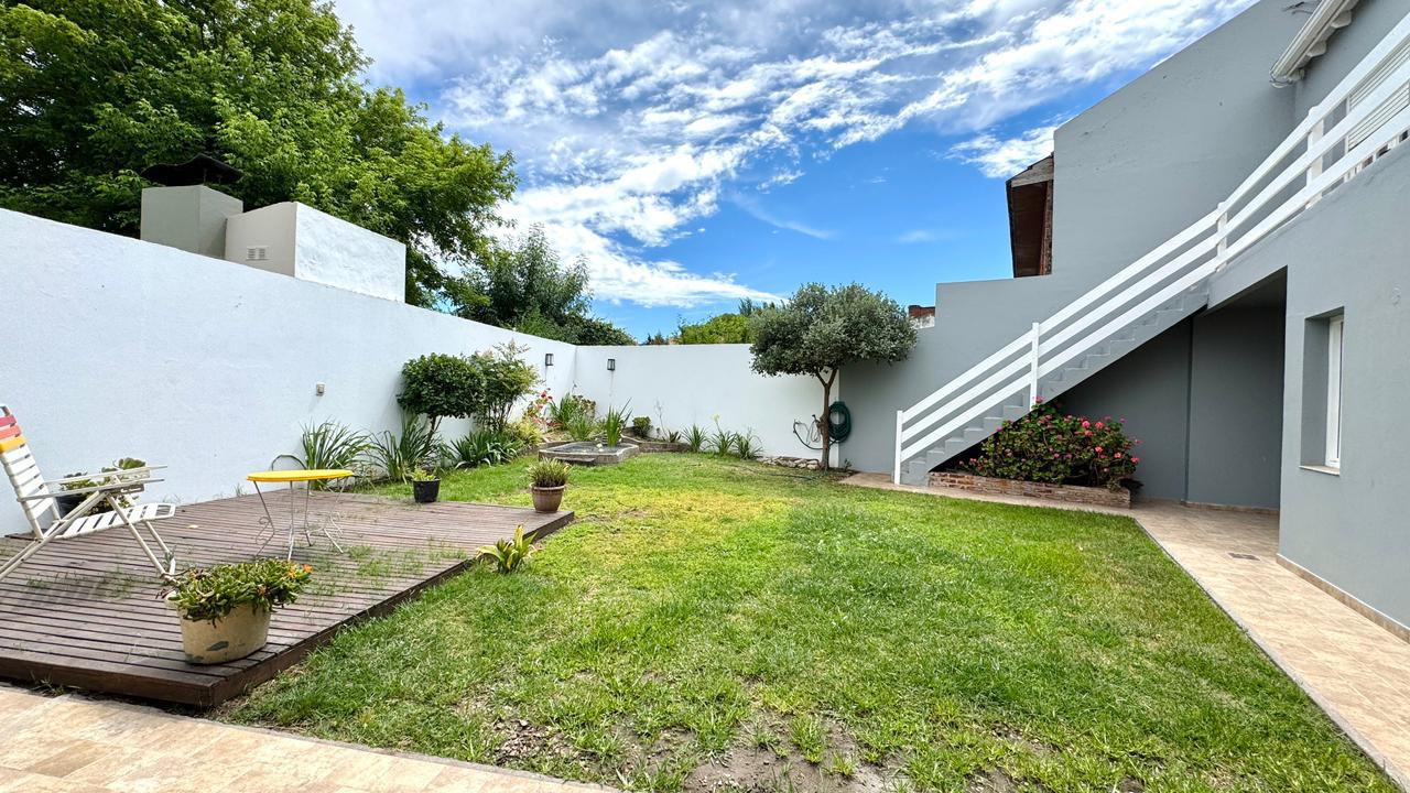 Casa Olivo Parrilla, Jardín y Cochera doble |  Frente al Parque - miniatura 8