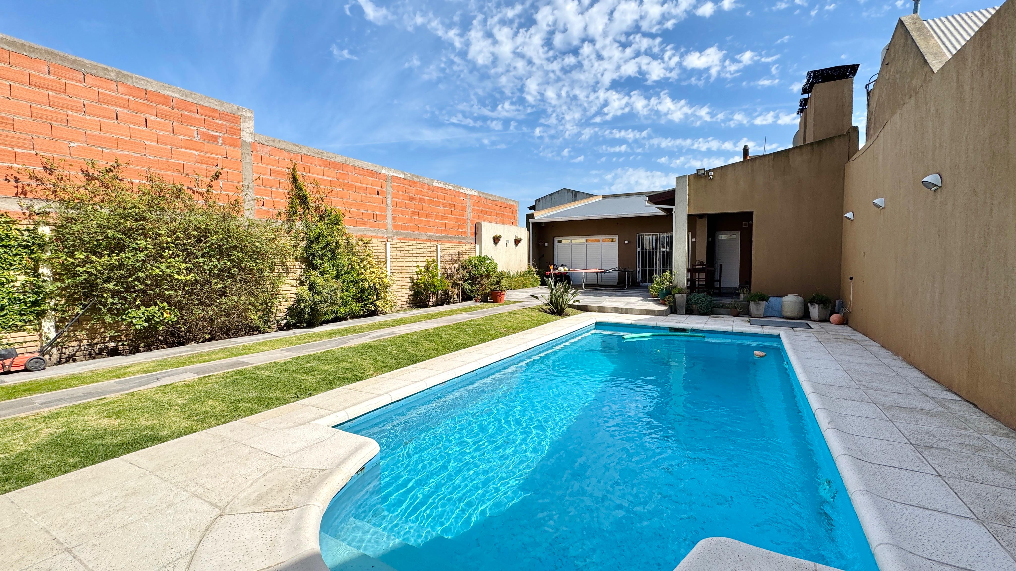 Casa Strelitzia Pileta, Parrilla y Quincho | Zona Limite Parque