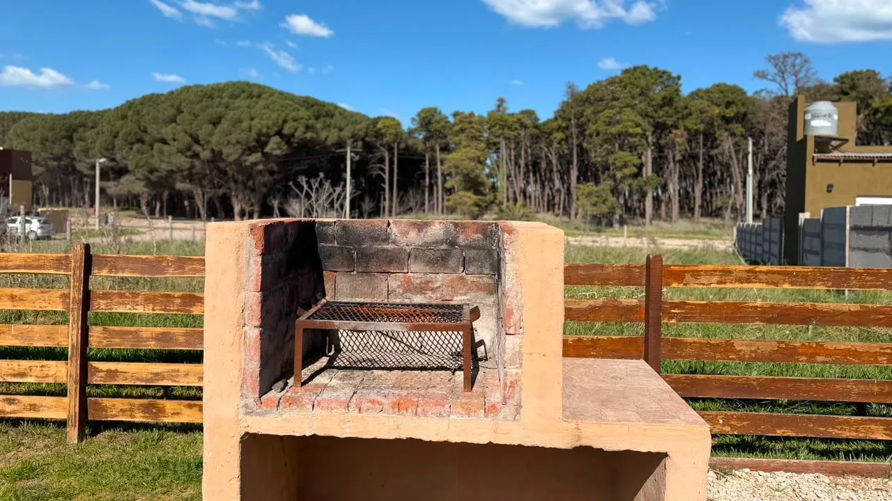 Cabaña con Parrilla y Jardín | Frente al Parque - miniatura 3